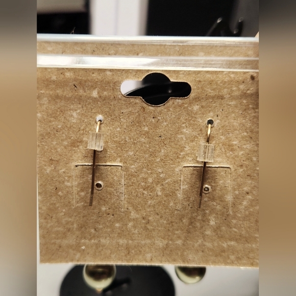 NWT Classic Rhinestone and Olive Swarovski Pearl Earrings Set - Picture 2 of 2